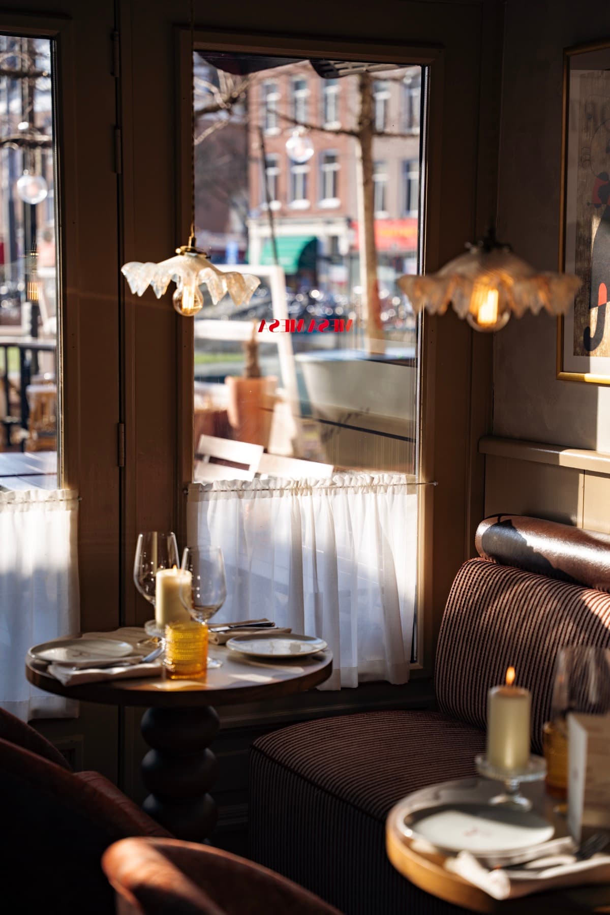 An elegant table setting waiting at Mesa Mesa