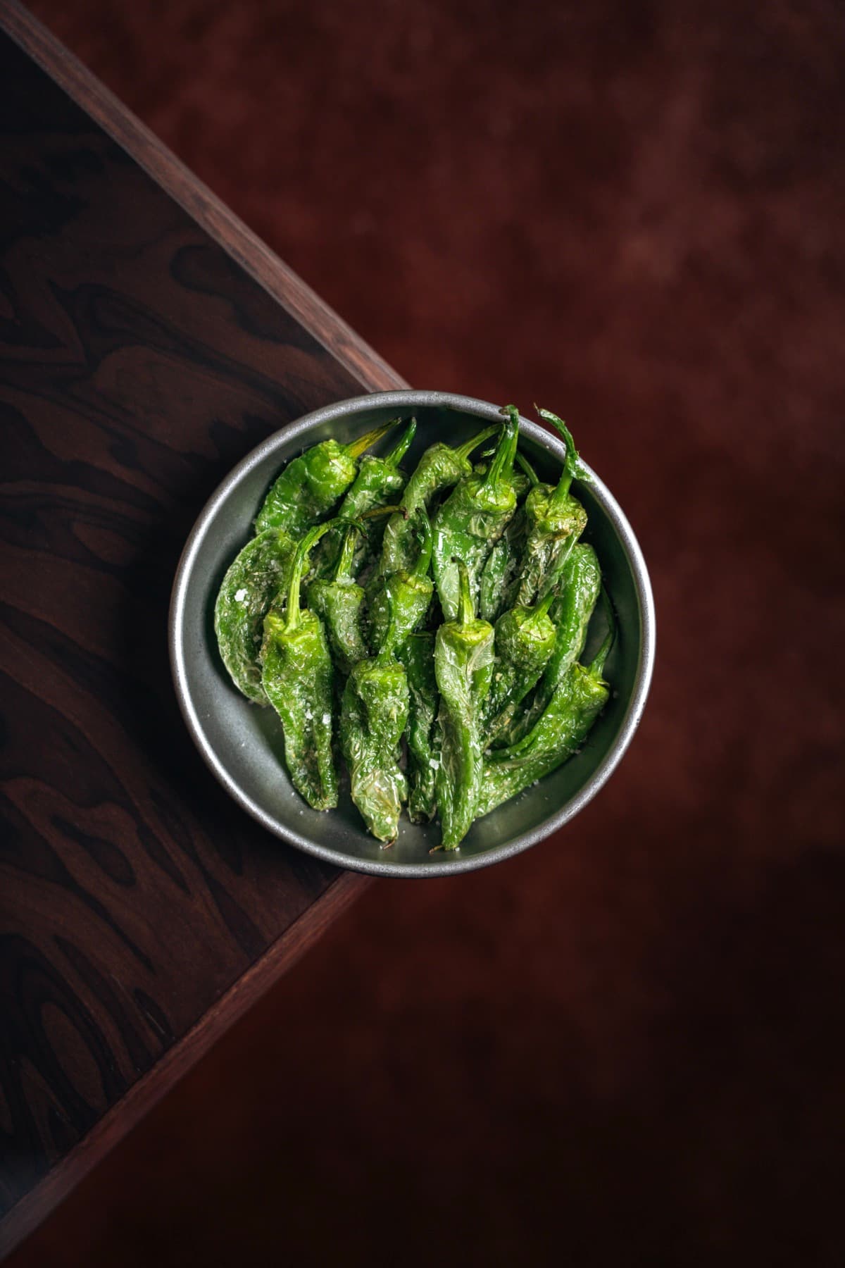 Pimientos de padrón met zeezout